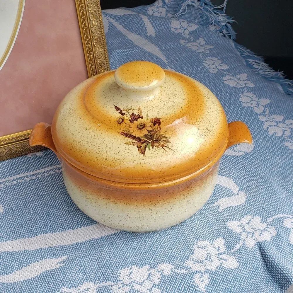 Decorative Speckled Porcelain Pot w/Floral Design